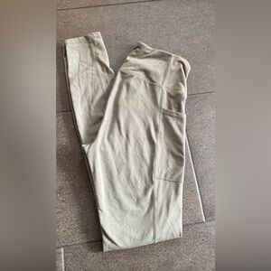 Fall green leggings with pockets